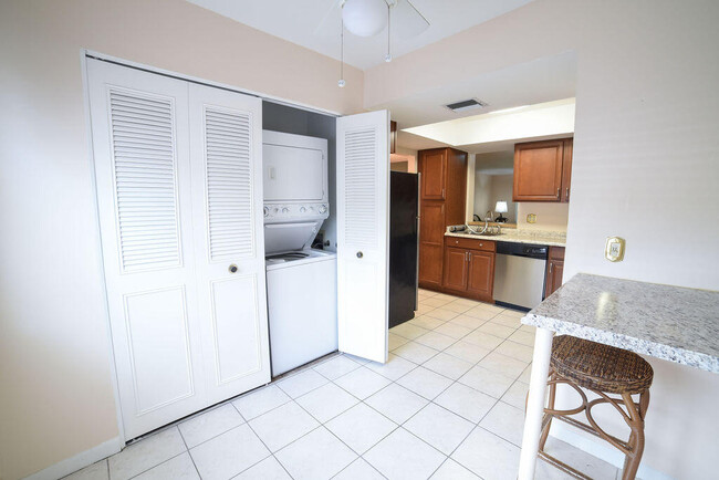 Building Photo - 6625 S Oriole Blvd