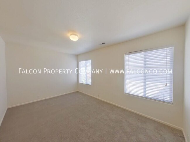 Building Photo - 2274 Saint Paul Dr