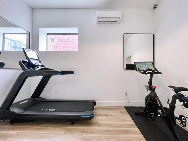 Building Photo - 375 Monmouth St