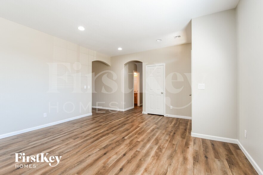 Building Photo - 26869 N 175th Ln