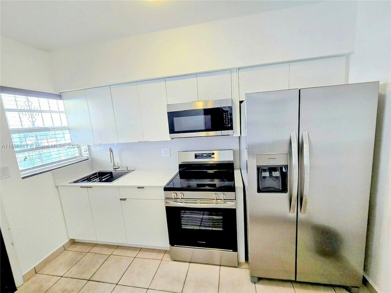 Building Photo - 5451 SW 5th Ter