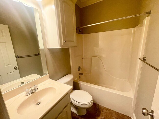 Building Photo - 3/2 Home for Rent in Brandon School District