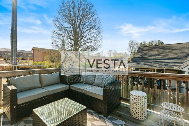 Building Photo - 4 Lola Lilly Pl