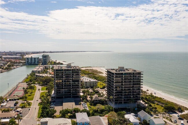 Building Photo - 7650 Bayshore Dr