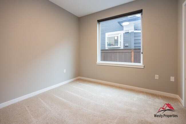 Building Photo - 110 N Blandena St