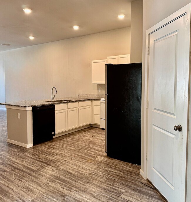 Building Photo - 2121 N Avenue J