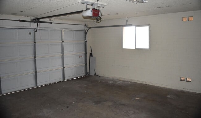 Building Photo - Awesome 5 Bed 2 Bath Home at ASU