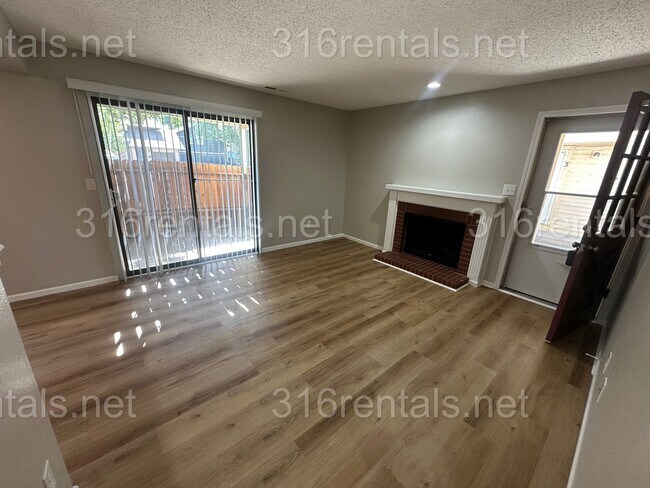 Building Photo - $925- 2 bedroom 1 bath - Apartment located in Riverside