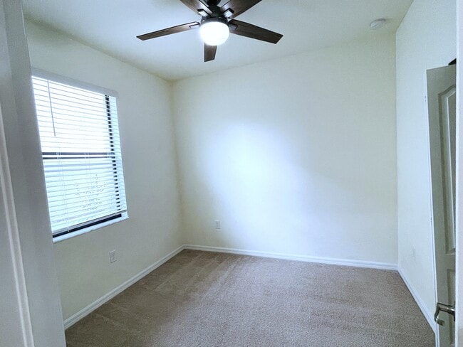 Building Photo - 9359 Foxglove Ln