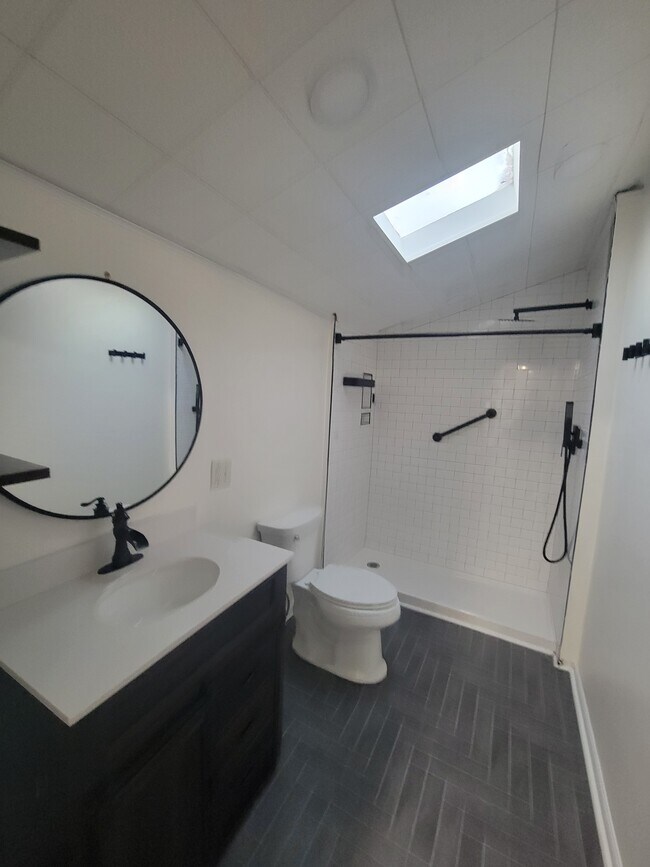 Building Photo - 5234 Old Clyde Rd