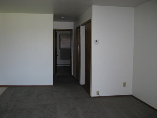 Building Photo - Spacious 2 Bedroom, 1 Bathroom Unit – Prime Location!