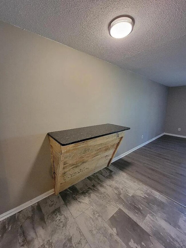 Building Photo - 19 Pinewood Ct