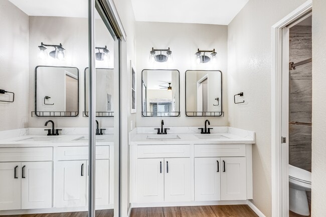 Building Photo - 91-284-284 Hanapouli Cir