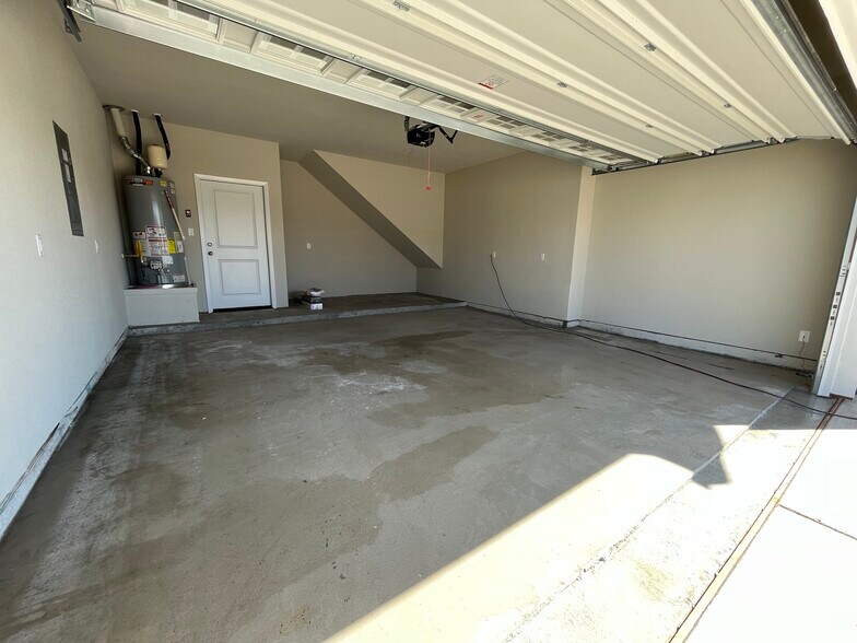 Building Photo - 108 Living Reef Dr