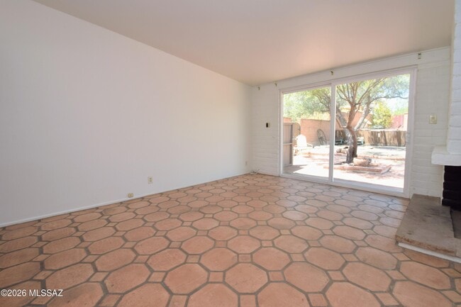 Building Photo - 6902 E Big Bear Dr