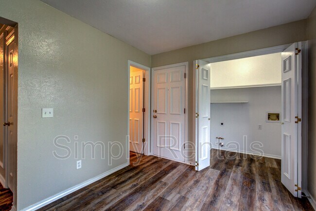 Building Photo - 2003 Hackberry Cir