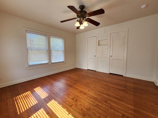 Building Photo - Craftsman Style House Walking Distance to ...