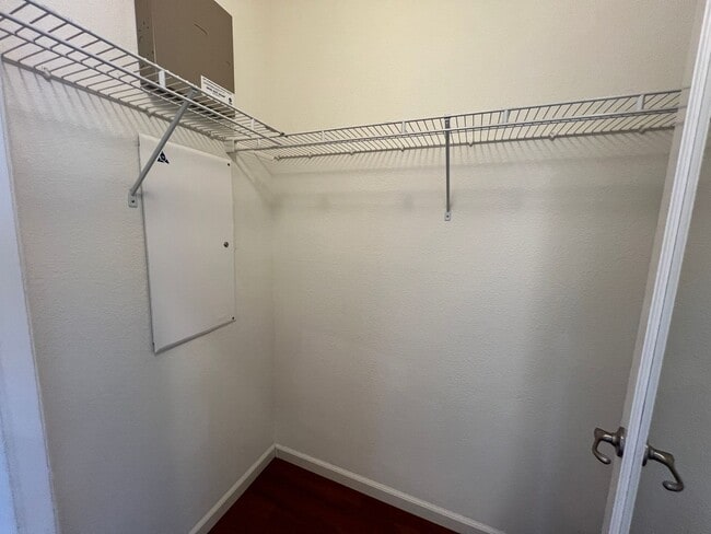 Building Photo - Spacious Folsom Parkway Home Near Park wit...