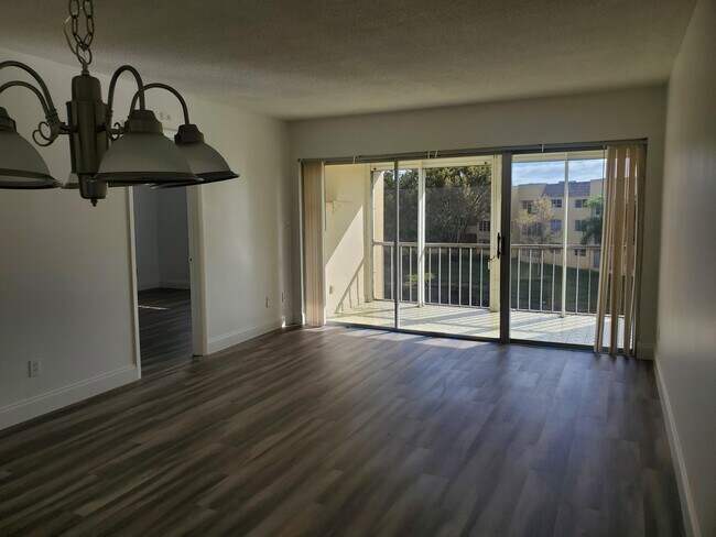 Building Photo - 6050 NW 64th Ave