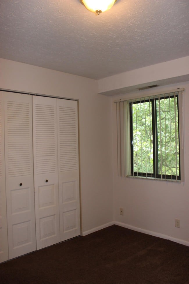 Building Photo - 1300 Brimfield Dr