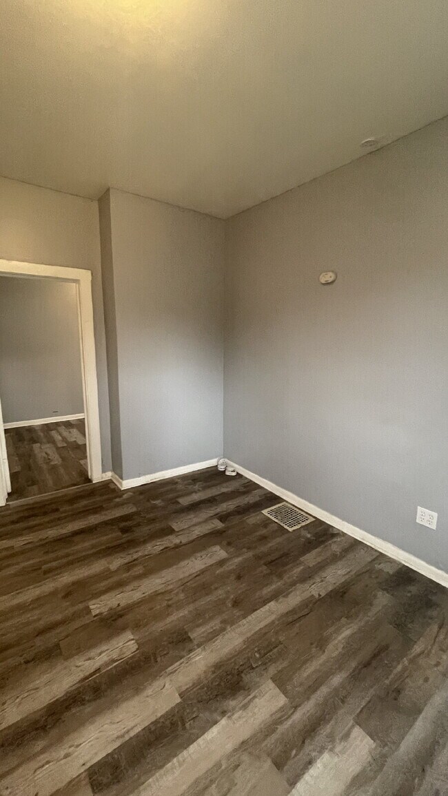 Building Photo - Cozy 1-Bedroom in Sharon – Walkable Location, Pets Welcome!