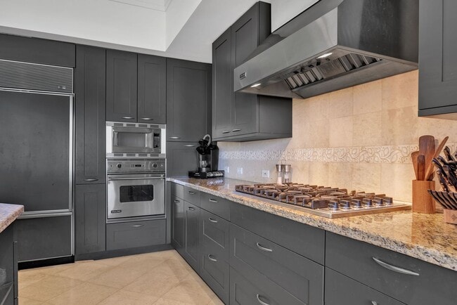 Building Photo - Luxury 3-Bed Condo at Coconut Grove. Ocean Views. Nov 1