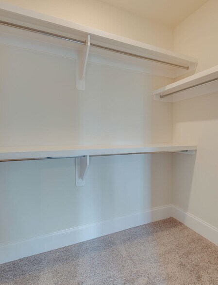 Large walk in closet - 562 Stevenson St