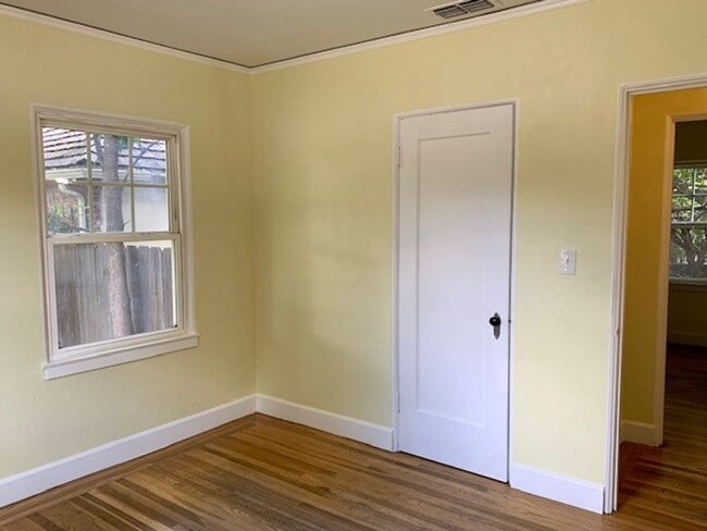Building Photo - Adorable Three Bedroom, One-story Home in ...