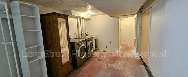 Building Photo - 1817 SE Umatilla St