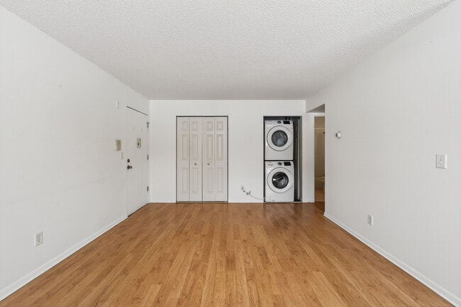 Building Photo - Rosco Apts- 2740