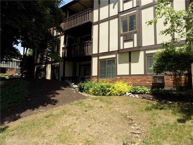 Building Photo - 25 Canterbury Ct