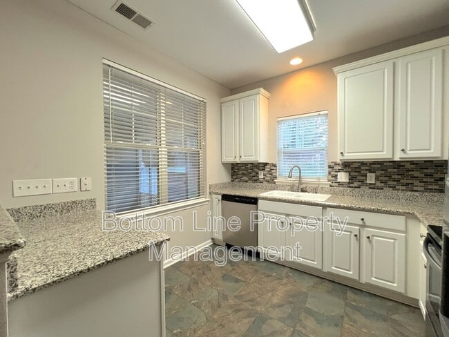 Building Photo - 10814 Princeton Village Dr