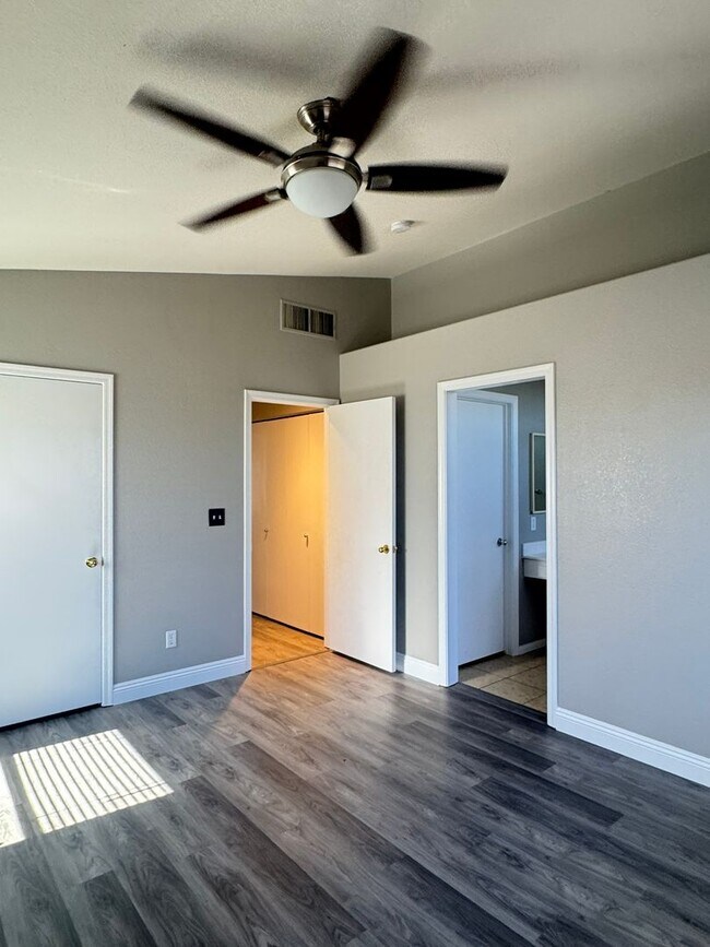 Building Photo - Beautifully Renovated 2 Bed Single Story Home