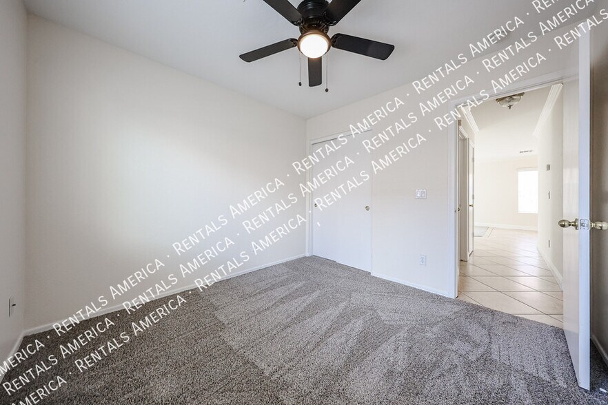 Building Photo - 1517 S 219th Dr