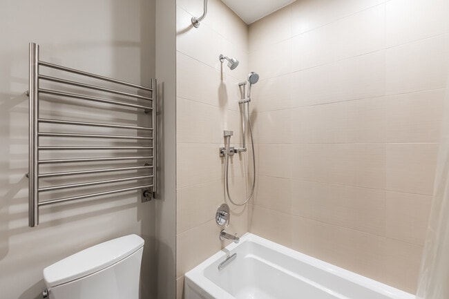 Building Photo - 1000 W Adams St