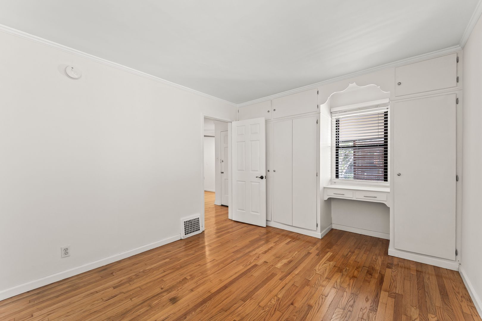 Building Photo - 1444 S Beverly Dr