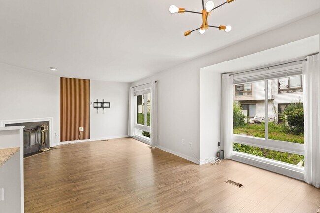 Building Photo - Modern Comfort in Sought-After Gaithersburg