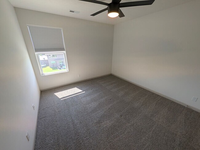 Building Photo - 5011 Clearwater Dr