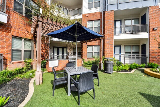 Building Photo - 5455 Richmond Ave.