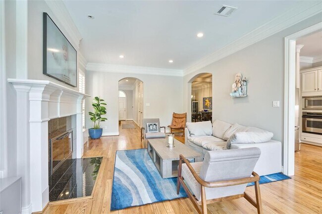 Building Photo - 4028 Gramercy St