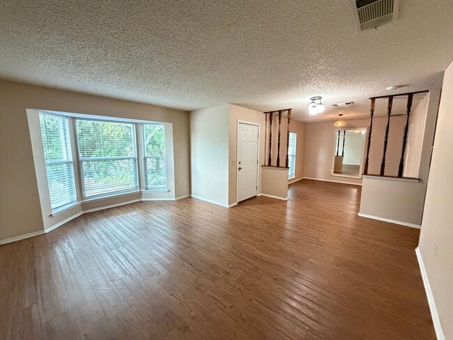 Building Photo - Charming One-Story Ranch on Corner Lot in ...