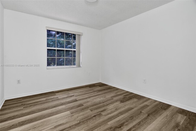 Building Photo - 106 Gables Blvd