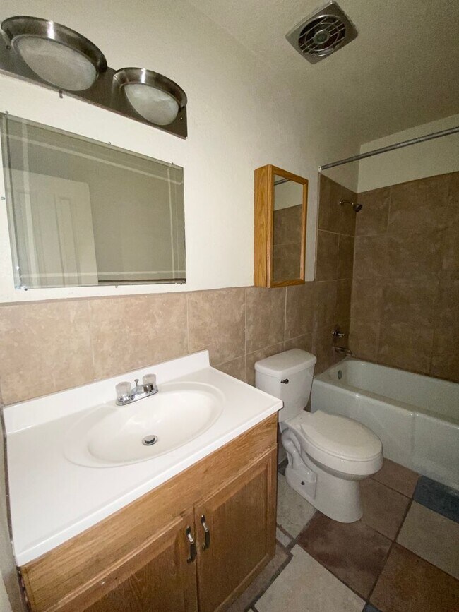 Building Photo - Nice two bedroom close to NMSU!