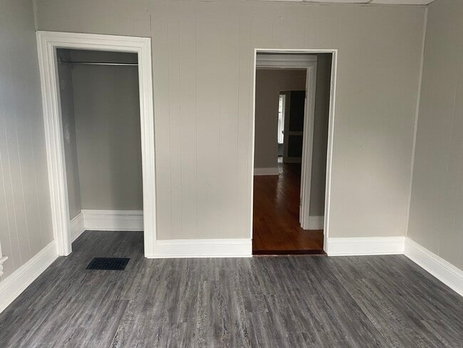 Building Photo - Gorgeous 5 bedroom 2 bath located on friendly neighborhood for rent!!!