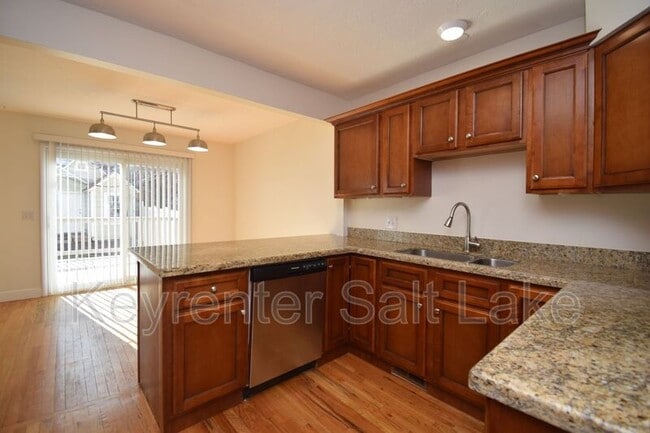 Building Photo - 6888 Hillside Village Cir