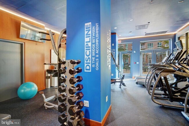 Building Photo - 3101 N Hampton Dr