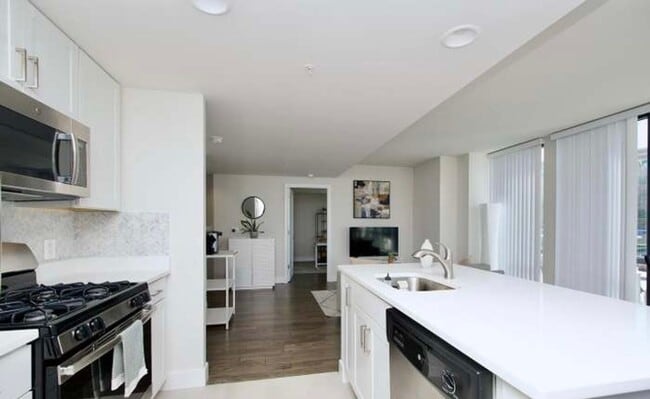 Building Photo - 2 Bedroom 2 Bathroom Modern Condo at The Lexicon, NoMa Neighborhood, Modern Appliances, Covered P...