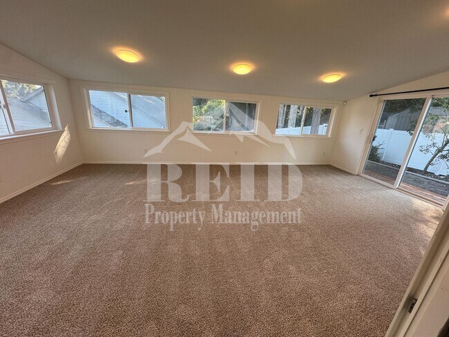 Building Photo - 979 NW Calypso Cir