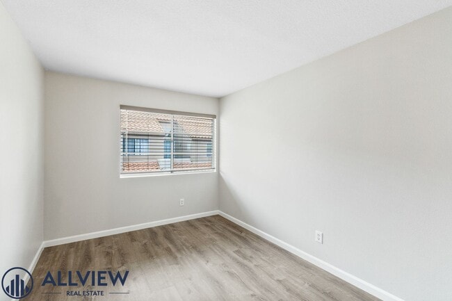Building Photo - 33 Silverwind