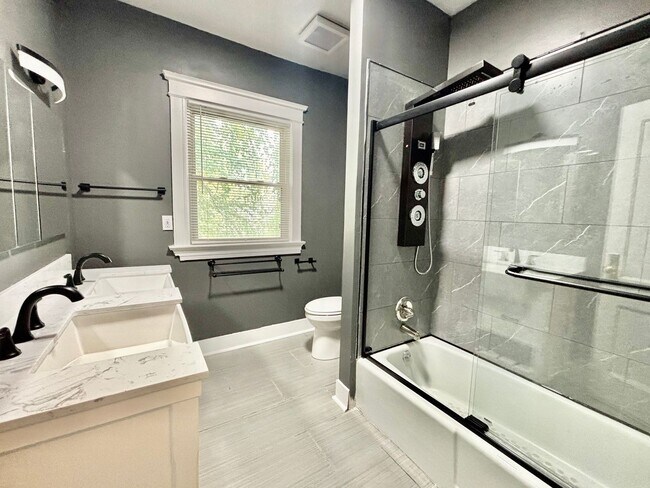 Building Photo - 3415 Locust St